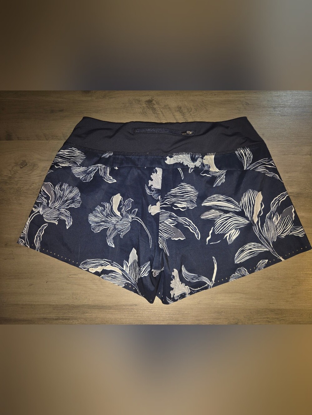 Athleta Navy Crop Shorts with White Botanical Print - Picture 4 of 5